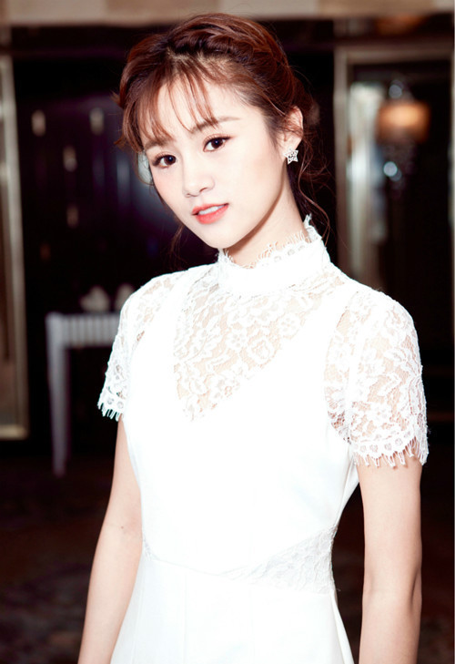 安悦溪亮相上海电视节 《路从今夜白》蓄势待