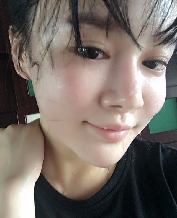 邹市明娇妻冉莹颖晒健身照 好身材一览无遗