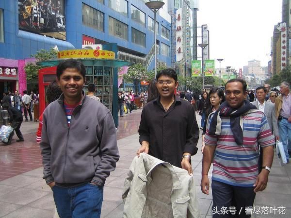 印度小伙带女友到中国游玩:你们国家不是很发