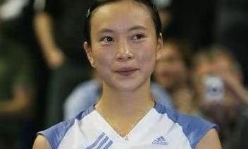 个子太矮被国家队踢出,工资600想退役,入法籍