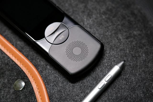 多国语言 智能操控 你的随身翻译助理科大讯飞