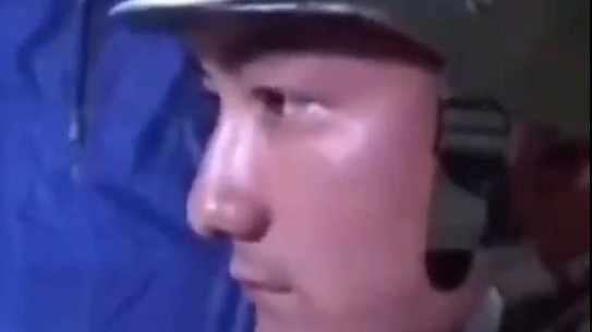 14年前汶川地震5千米高空的冒死盲跳，如今看依然泪目