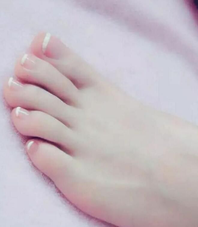 堪称全球最美的脚和最贵的鞋,你更喜欢哪一个