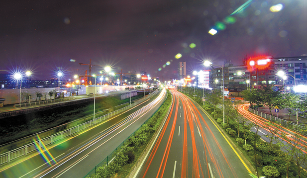 流光溢彩的松白路夜景.
