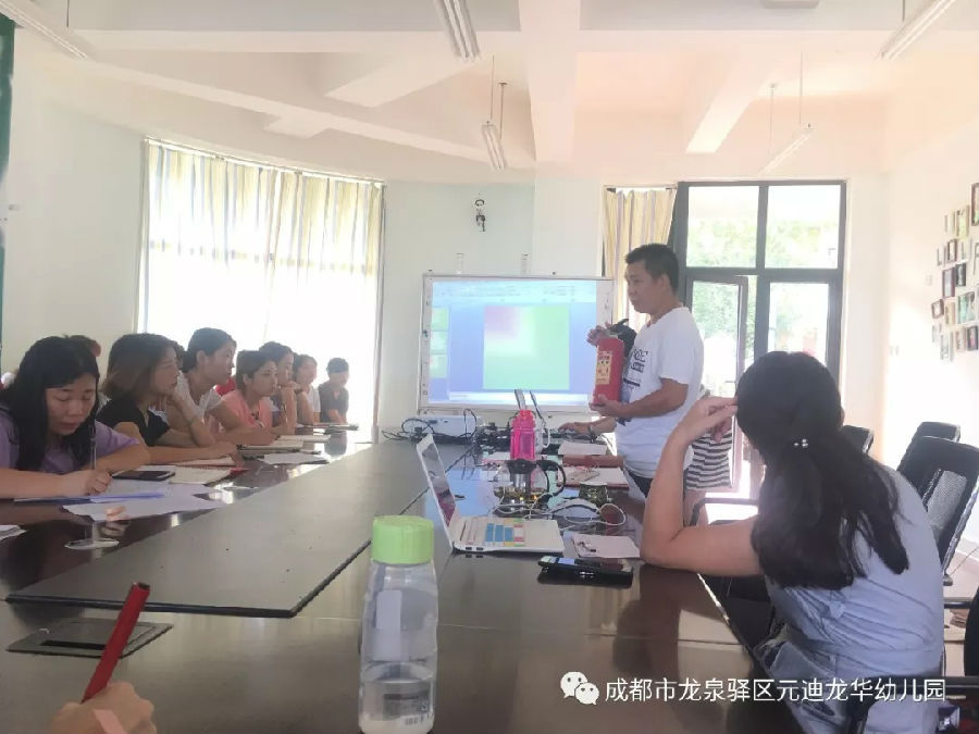 诺亚舟旗下成都市龙泉驿区元迪龙华幼儿园教师