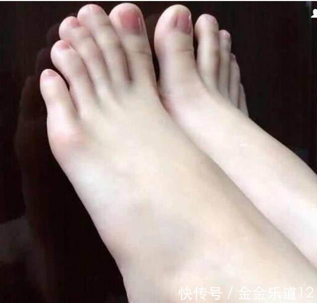 女人穿尖头高跟鞋漂亮,但是一到了晚上就尴尬