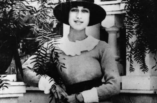 英国历史上唯一一位不爱江山爱美人的国王!