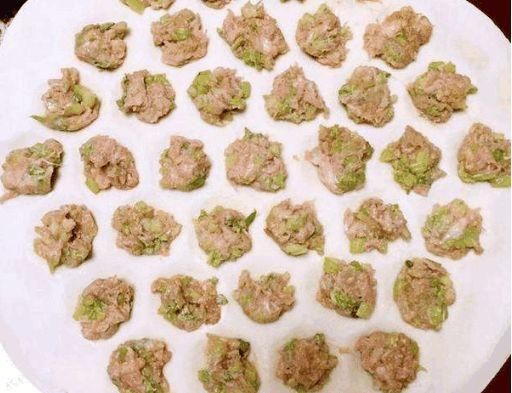 男子自制包饺子神器,一分钟能包38个,网友纷纷