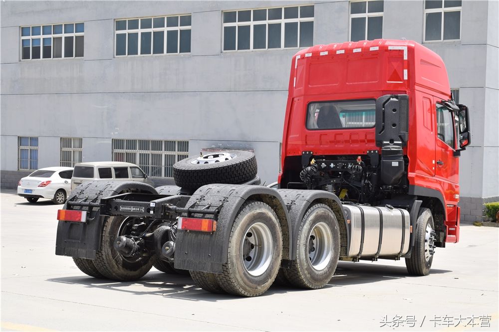 搭载玉柴6缸发动机,东风全新型号牵引车面世