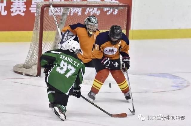 厉害!我区二十中冰球队荣获首届全国中学生冰