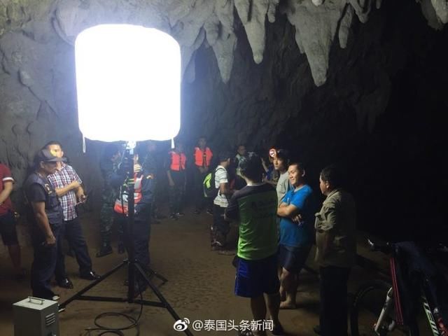 泰国12名足球队少年深林探险集体失踪