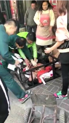 辽源市一饼店老板持刀捅人 致20岁男子身亡