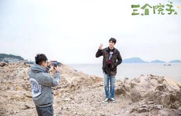 《三个院子》曝林更新海边拍照姿势,9亿少女的