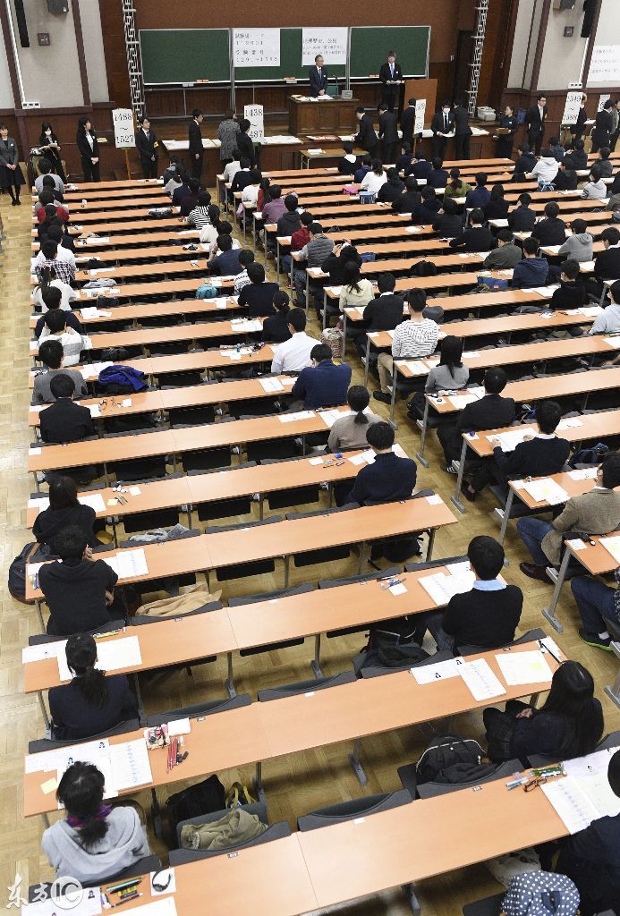 2018日本大学统一高考,学生们踏雪入考场,有人