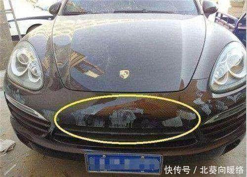 人豪车上乱涂鸦,车主看后,竟然倒给一千元钱做