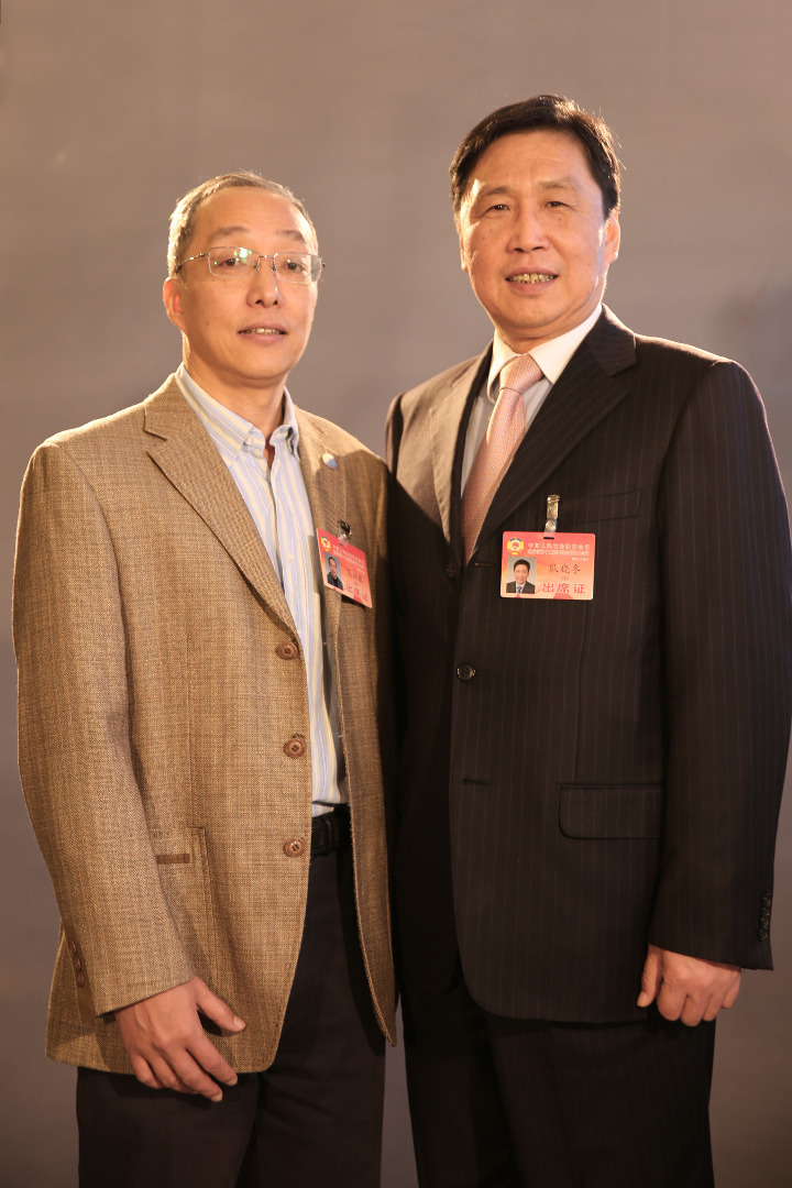 13日的政协会场，北京时间的又一服务亮了，位于会场二层北京时间直播间北侧的北京时间照相馆，从13日开始为委员们拍摄照片，留住记忆。