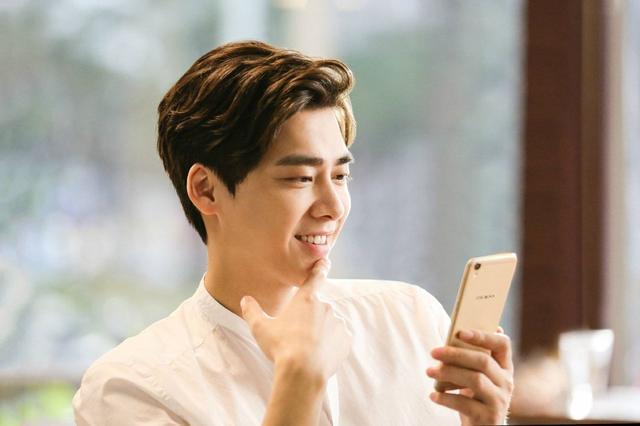 李易峰焦俊艳OPPO微电影上演人机恋 被峰峰