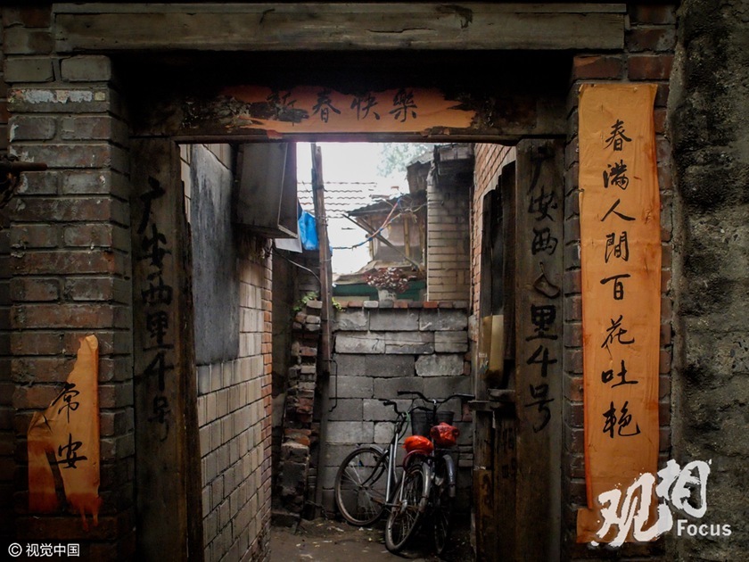 胡同不仅是城市的脉搏，更是普通老百姓生活的场所，而自行车是胡同里最方便的交通工具也是最忠实的伙伴。