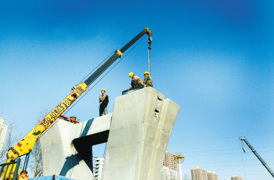 沈阳高架桥建设工地加紧施工