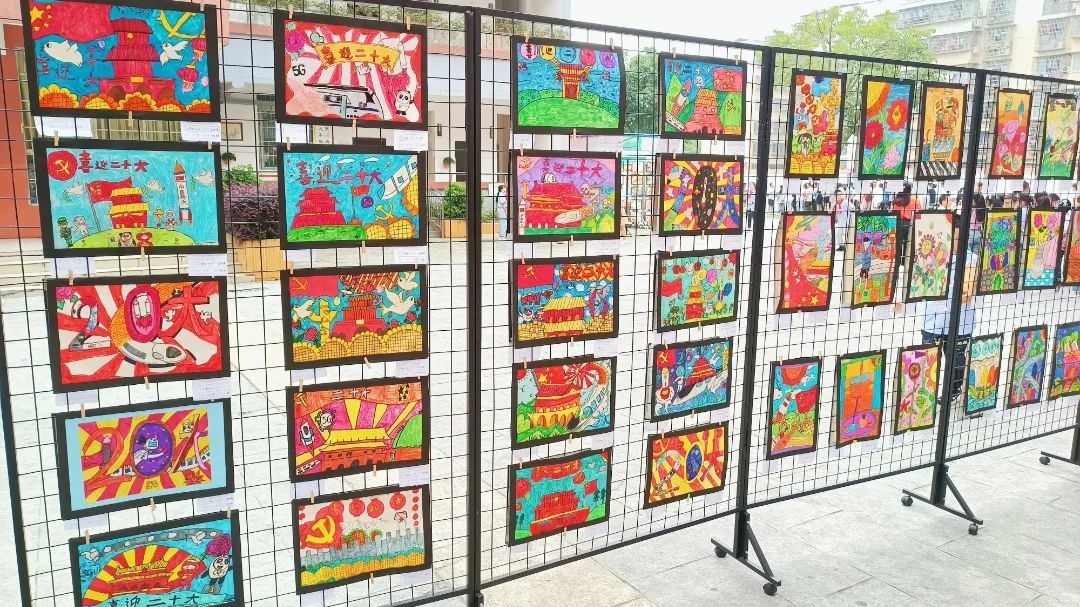 南充市江东实验小学举行庆“六一”美术作品展活动