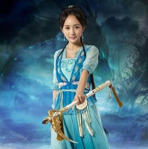 《三生三世》中的白浅造型很有仙气,这身蓝色古装造型薄裙纱设计很