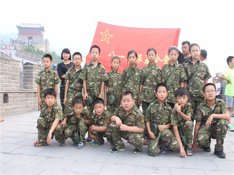 八一军事夏令营体验军旅部队文化