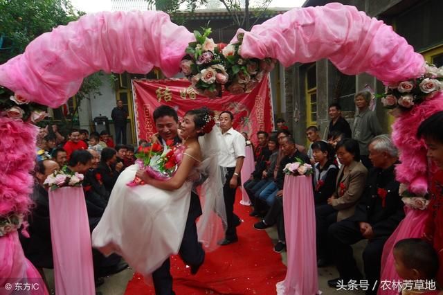 农村结婚彩礼钱太多,男方债台高筑,父母是为女