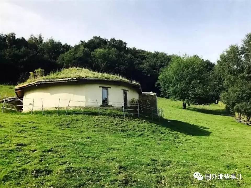 英国乡村茅草屋没水没电 竟要价42万! 英国乡村茅草屋没水没电 竟要价42万!