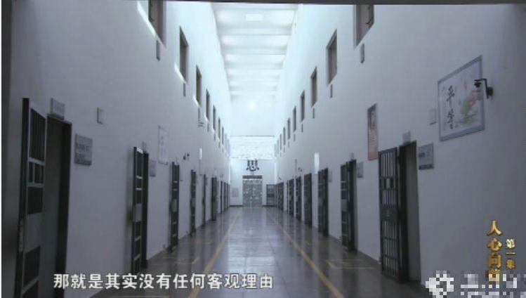 秦城监狱位于北京市昌平区小汤山附近,隶属于公安部,是惟一不隶属司法部的监狱。它因关押中国最高级别的犯人而被称为“中国第一监狱”。