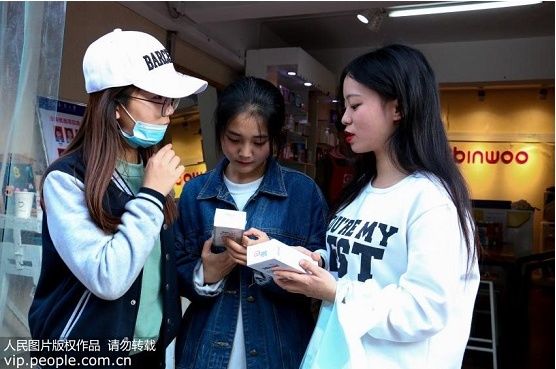 晒伤后用冰块敷脸不靠谱 科学处理皮肤晒伤有