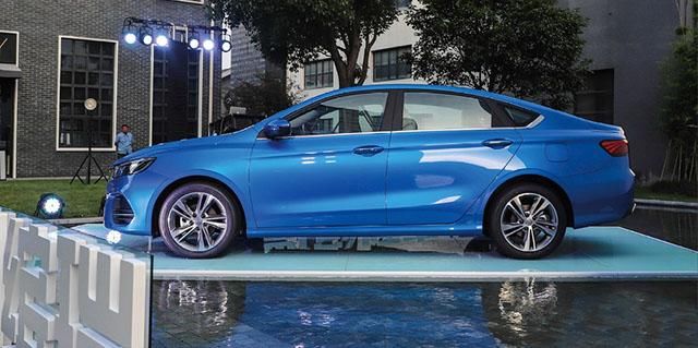 总算没白等,吉利终于带来帝豪轿跑版,刚看侧面