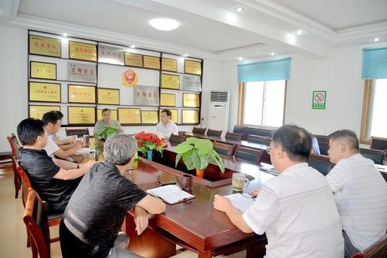 内乡县食药工商局召开以案促改案例剖析民主生