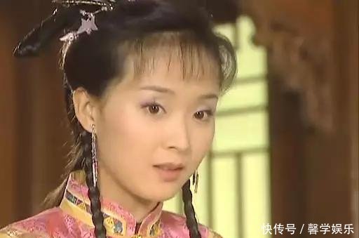 两位,一个成为收视女王,另外一个跪着给婆婆洗脚