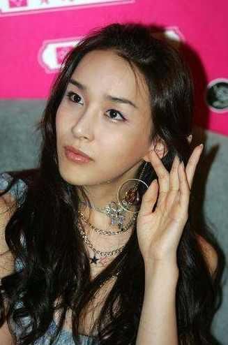 娱乐圈除了金星还有他们做过变性手术,有一位