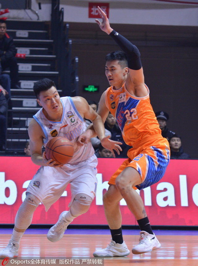 李根恶意犯规遭联赛处罚!10万罚款+停赛三场