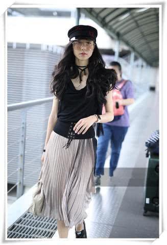 韩雪风格大变,穿百褶裙竟也不见优雅女神范,网