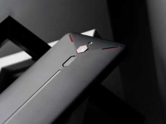 骁龙835+8G+3800mAh+空气对流+热管散热双