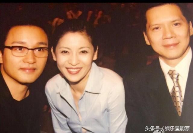 强全家照曝光,两个儿子差距太大,大女儿长相太