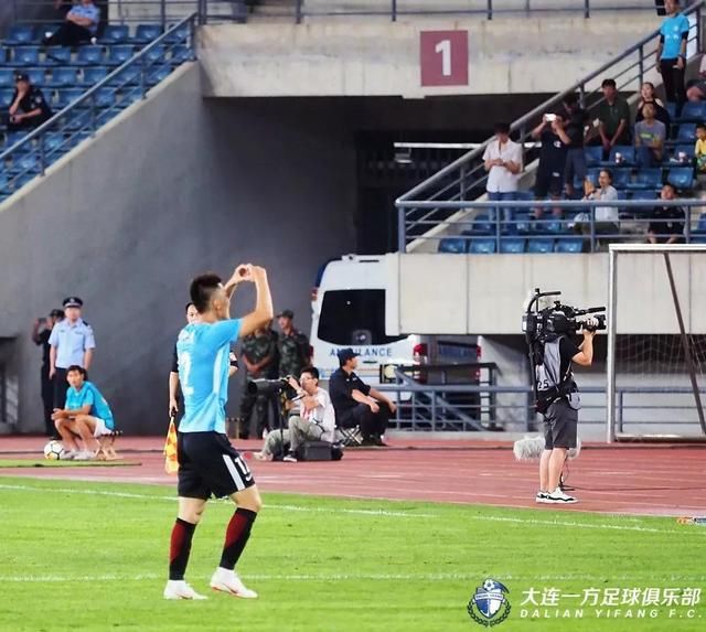 中超第21轮战报+最新积分榜 大连一方4比3山