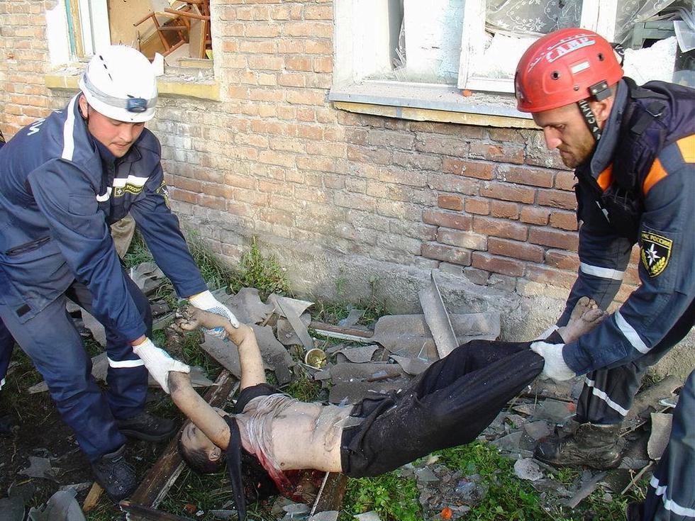 别斯兰人质危机，很多中文媒体的称法还有“别斯兰人质事件”，该事件是指2004年9月1日，车臣分离主义武装分子在俄罗斯南部北奥塞梯共和国别斯兰市第一中学制造的一起劫持学生、教师和家长作为人质的恐怖活动，到2004年9月3日事件基本结束。