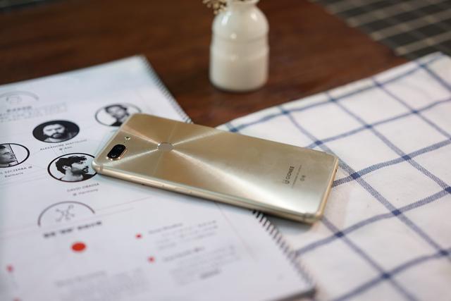 丁海峰再次化身赵东来 看怎样使用金立M7守护