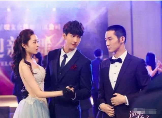 周冬雨余文乐_周冬雨 收入