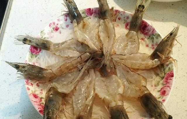 虾的另一种高大上吃法:蒜蓉粉丝蒸虾-北京时间