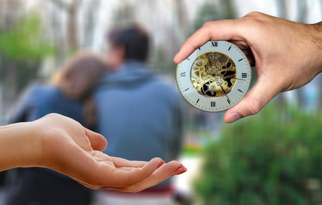 结婚率锐减30%,为什么互联网越发达单身狗反