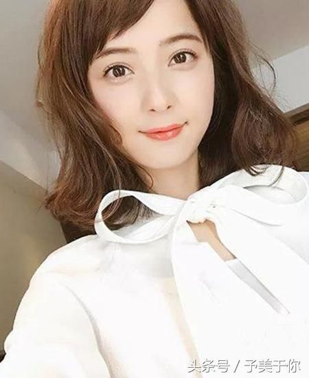 2018年齐肩烫发正流行,齐肩中短发烫个卷轻松