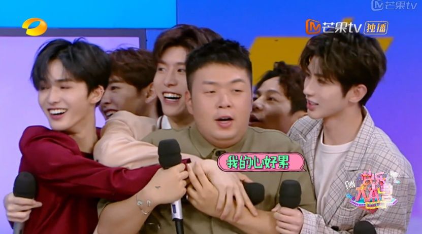 蔡徐坤玩游戏反应慢 有谁注意何炅做了啥 网友