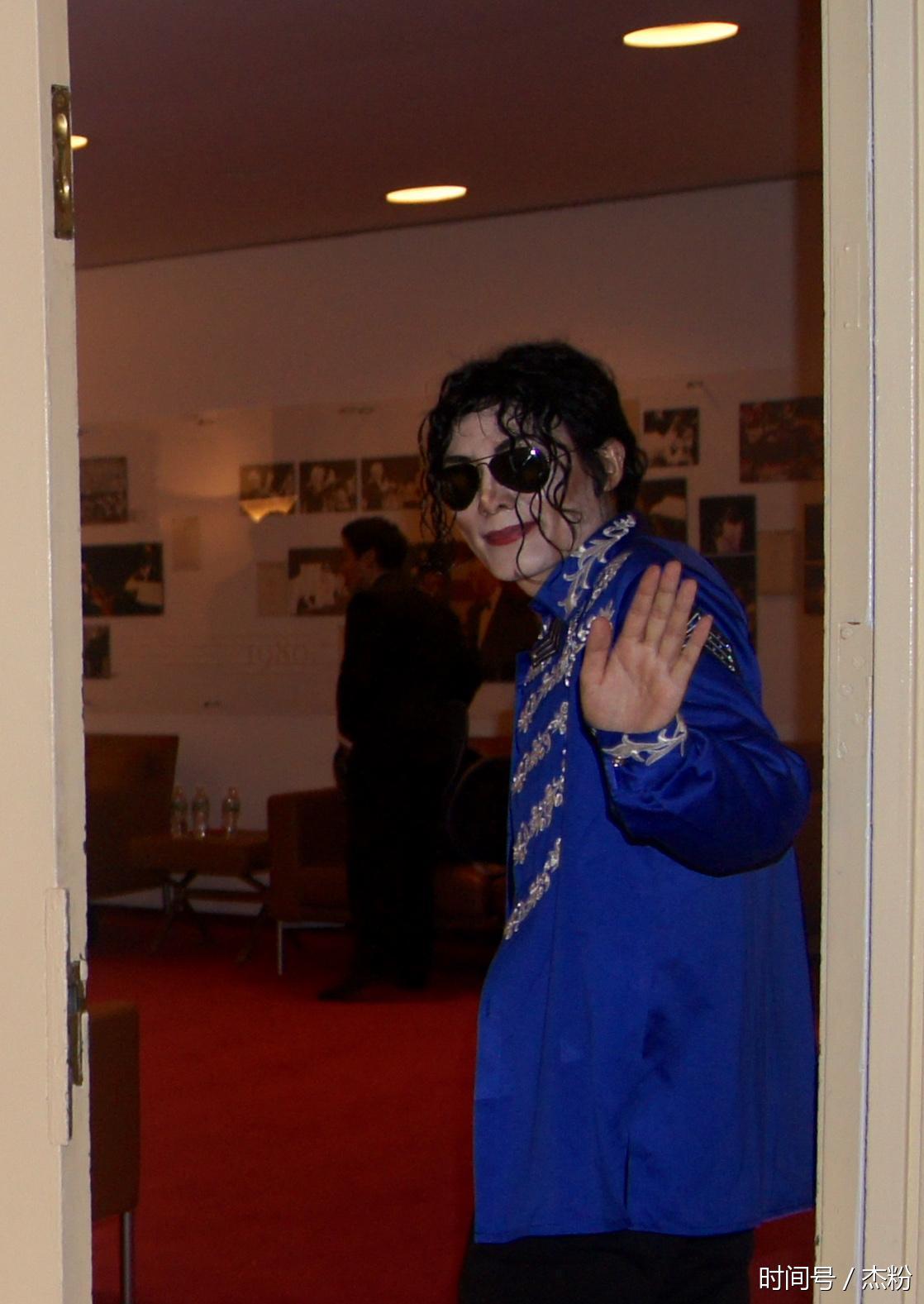 王杰克逊和迈克尔杰克逊的对比照大曝光,惊呆