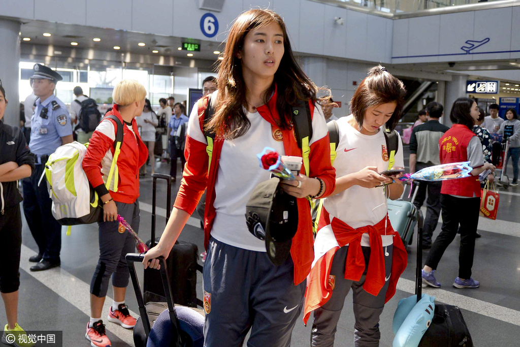 2015年5月15日,北京,2015女足世界杯前瞻,中国女足远征西雅图最后备战,球迷机场热情送行。