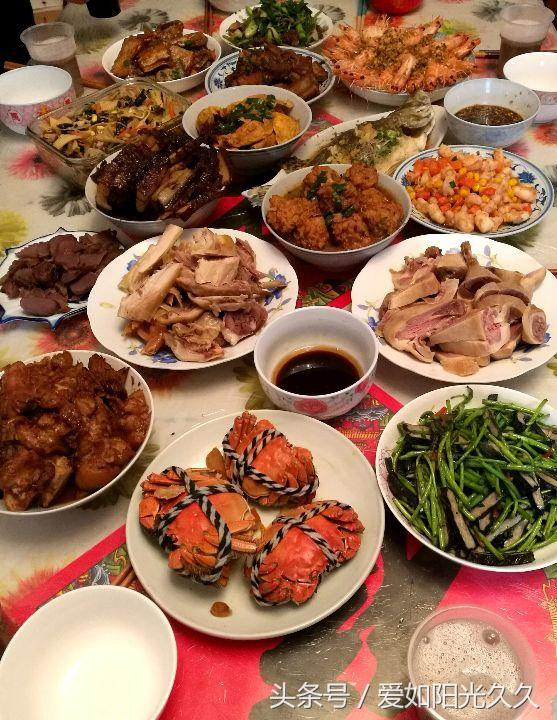 春节过年美食大餐,满眼都是好吃的食物,我流口