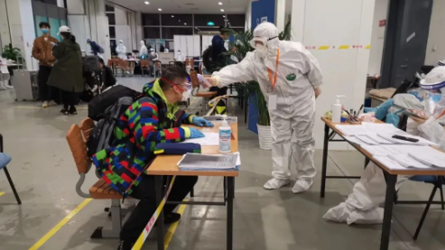 凌晨三点的新国展，顺义区的小伙伴们依然步履匆匆